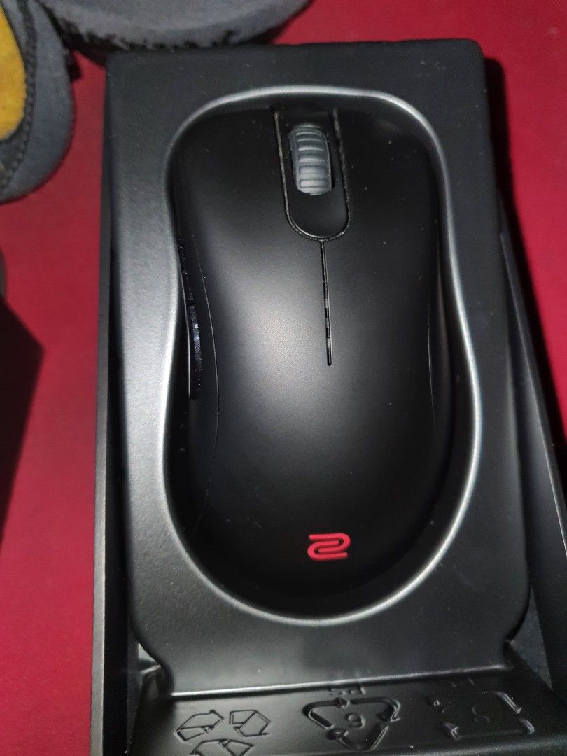 BenQ ZOWIE EC3-CW Wireless Gaming Mouse (Category: Mouse & Mousepads) located in Taguig. Submitted by kevintupas (Listing ID 1463382753, Image 2). Description: - BenQ ZOWIE EC3-CW Wireless Gaming Mouse - Color: Black - Includes: Receiver, Dock, Charging Cable, Manual - Original Box Included - Ideal for Gaming Performance.