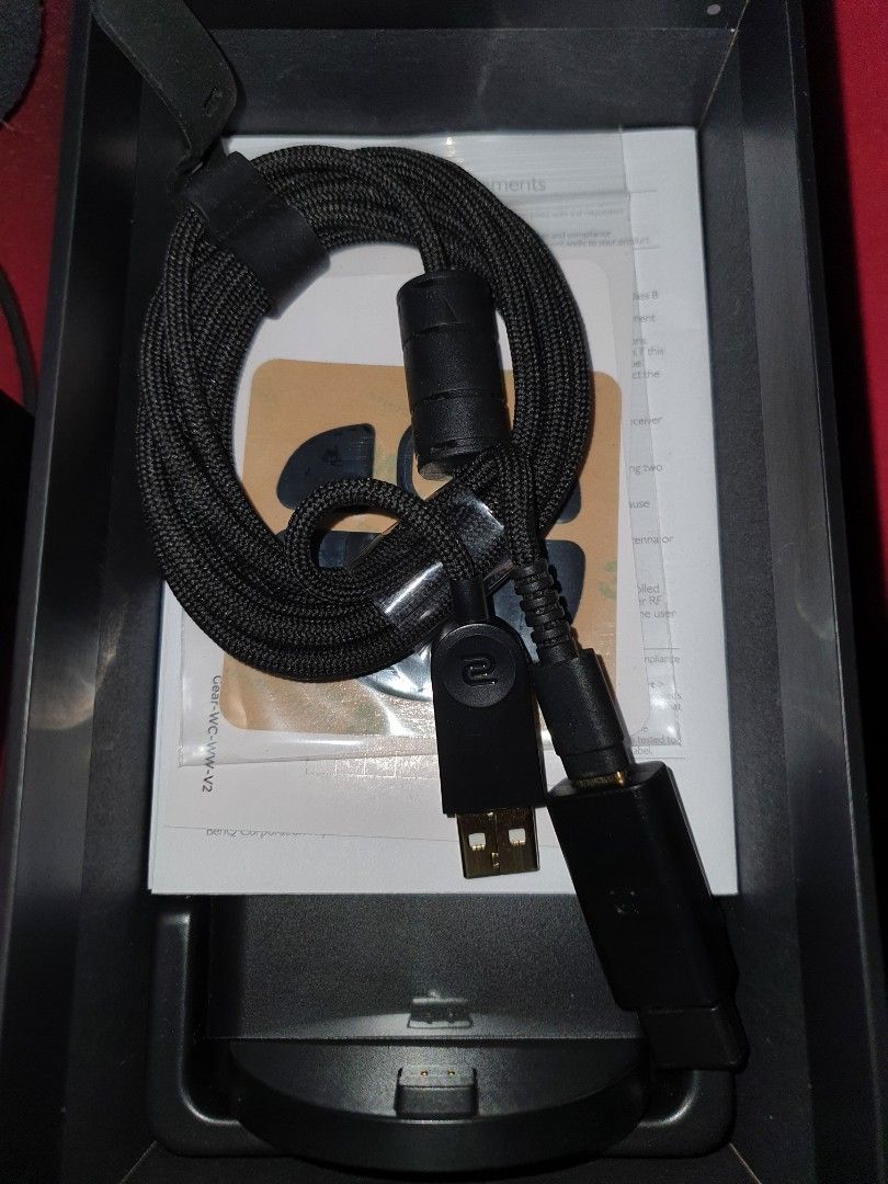BenQ ZOWIE EC3-CW Wireless Gaming Mouse (Category: Mouse & Mousepads) located in Taguig. Submitted by kevintupas (Listing ID 1463382753, Image 3). Description: - BenQ ZOWIE EC3-CW Wireless Gaming Mouse - Color: Black - Includes: Receiver, Dock, Charging Cable, Manual - Original Box Included - Ideal for Gaming Performance.