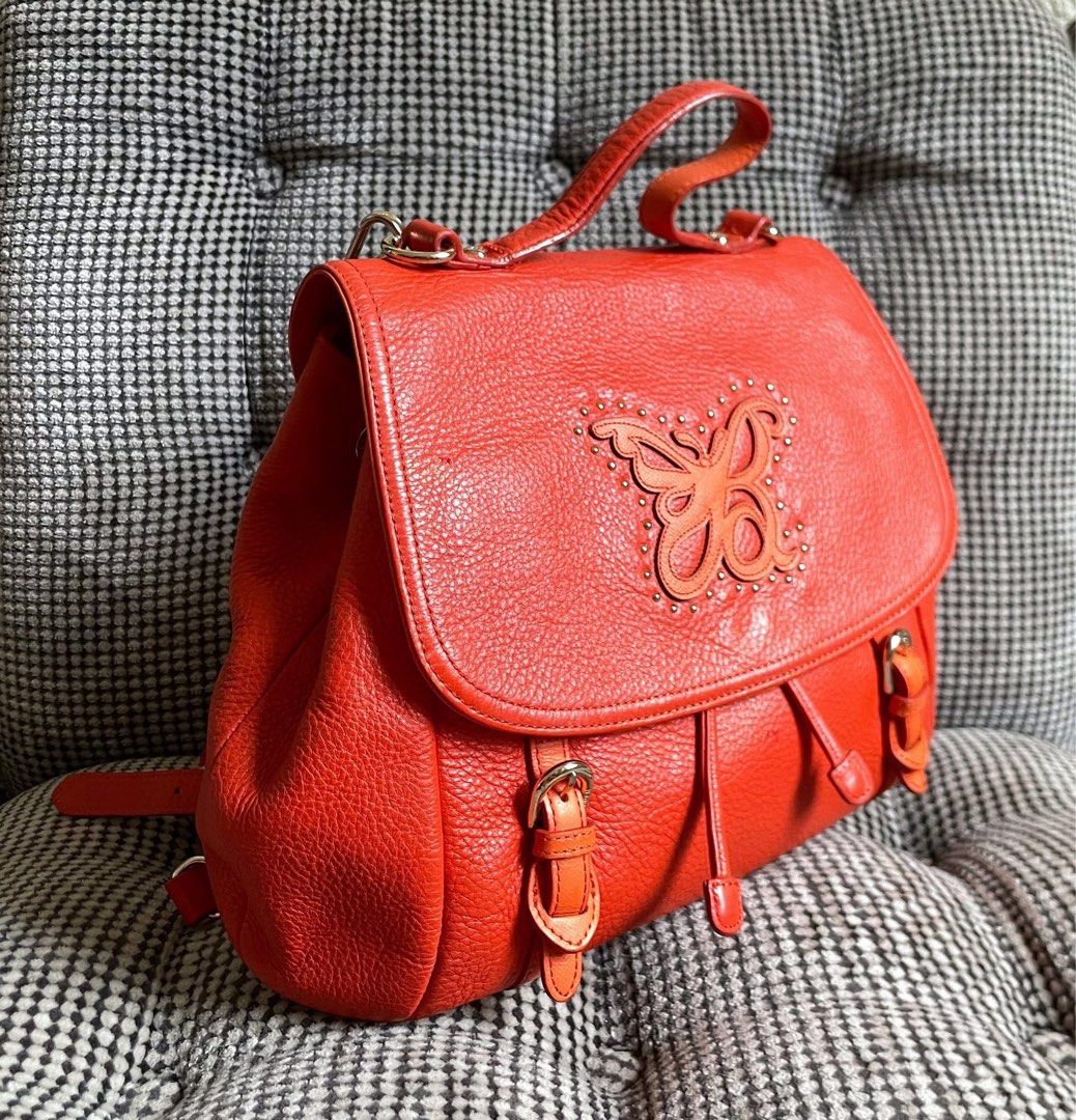 Bequem multi-way (Category: Backpacks) located in Bulacan. Submitted by thriftbagcollections (Listing ID 1463402687, Image 3). Description: Bequem multi-way,detachable strap,Excellent condition!Approx:H-10.5”W-12.5”.
