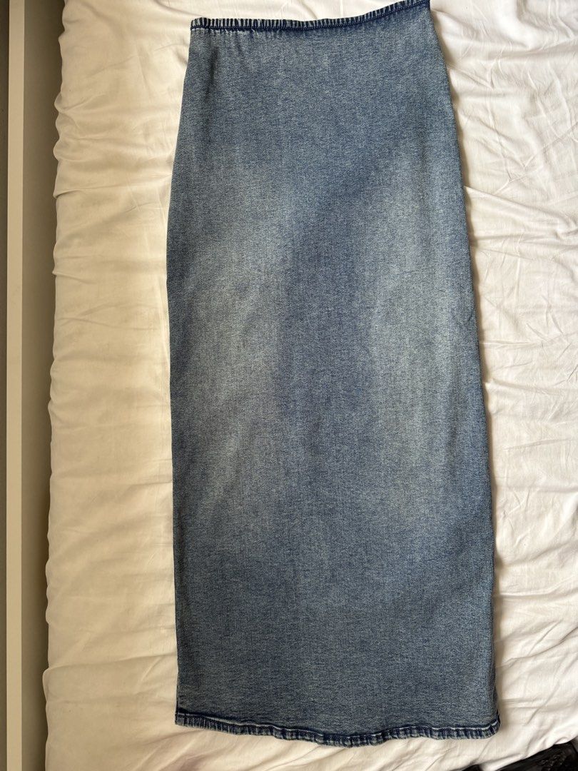 Bershka Denim Maxi Skirt (Category: Skirts) located in Manila. Submitted by shouthoe (Listing ID 1463405344, Image 1). Description: - Bershka denim maxi skirt - Classic blue wash - Comfortable elasticated waistband - Ankle length -Form fitting first XS-S.