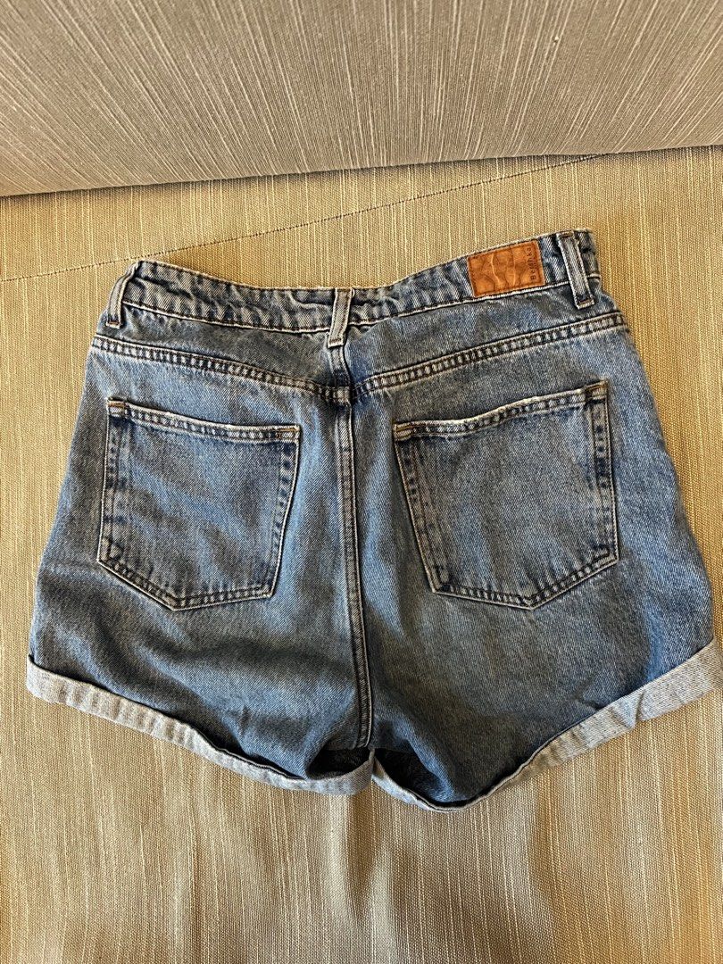 bershka denim shorts (Category: Shorts) located in Makati City. Submitted by spicytunaaa (Listing ID 1463385110, Image 2). Description: .