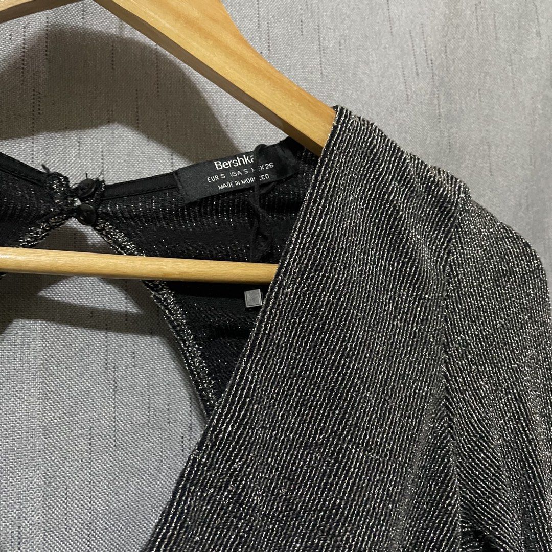 Bershka Night top (Category: Others Tops) located in Davao. Submitted by threadellebyhazel_davao (Listing ID 1463362968, Image 2). Description: Used once Details: 🌸 No when worn 🌸 Davao City 🌸 Shipping only - buyer will cater the shipping fee 🌸 Gcash-Maya-Bank transfer only.