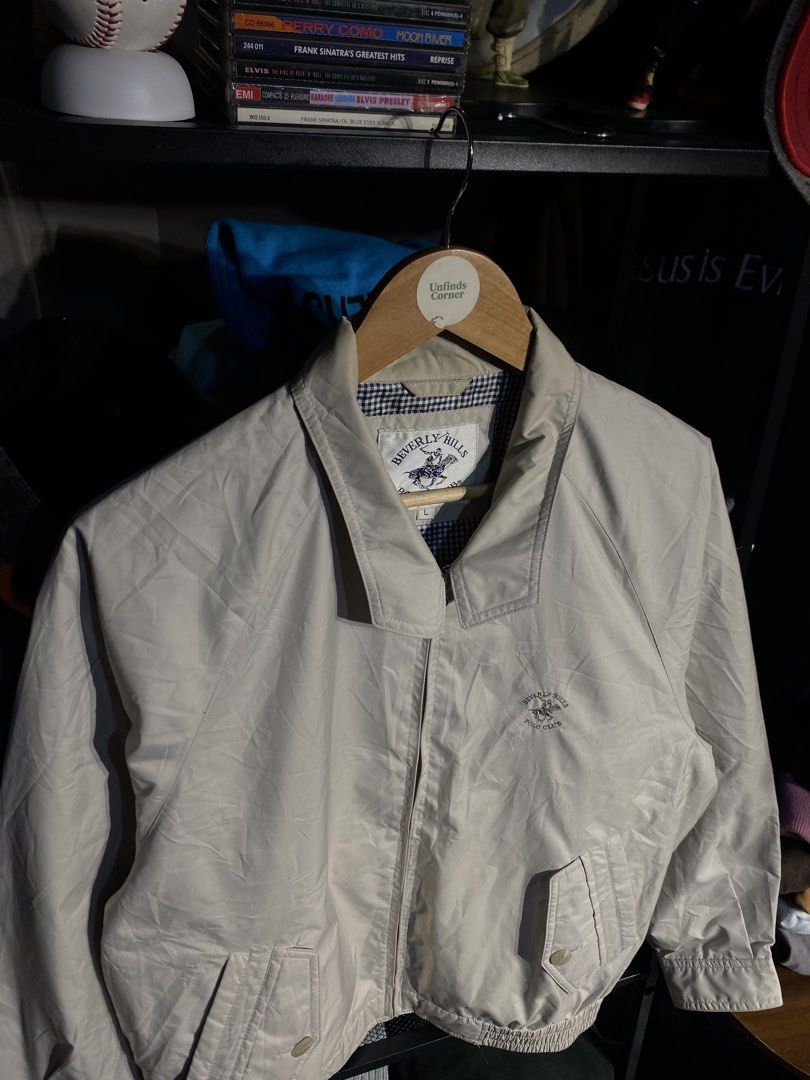 BEVERLY HILLS NYLON WORKWEAR JACKET (Category: Coats, Jackets and Outerwear) located in San Pablo. Submitted by genesisllo24149 (Listing ID 1463435603, Image 3). Description: BEVERLY HILLS NYLON WORKWEAR JACKET LENGTH -> 26.5 WIDTH -> 24 ISSUE -> NONE CONDITION -> EXCELLENT DM TO PURCHASE 📥 DISCLAIMER: - Please manage your expectations, posted items are preloved, used & thrifted -Actual color may vary due to lighting -Flaker will be posted.