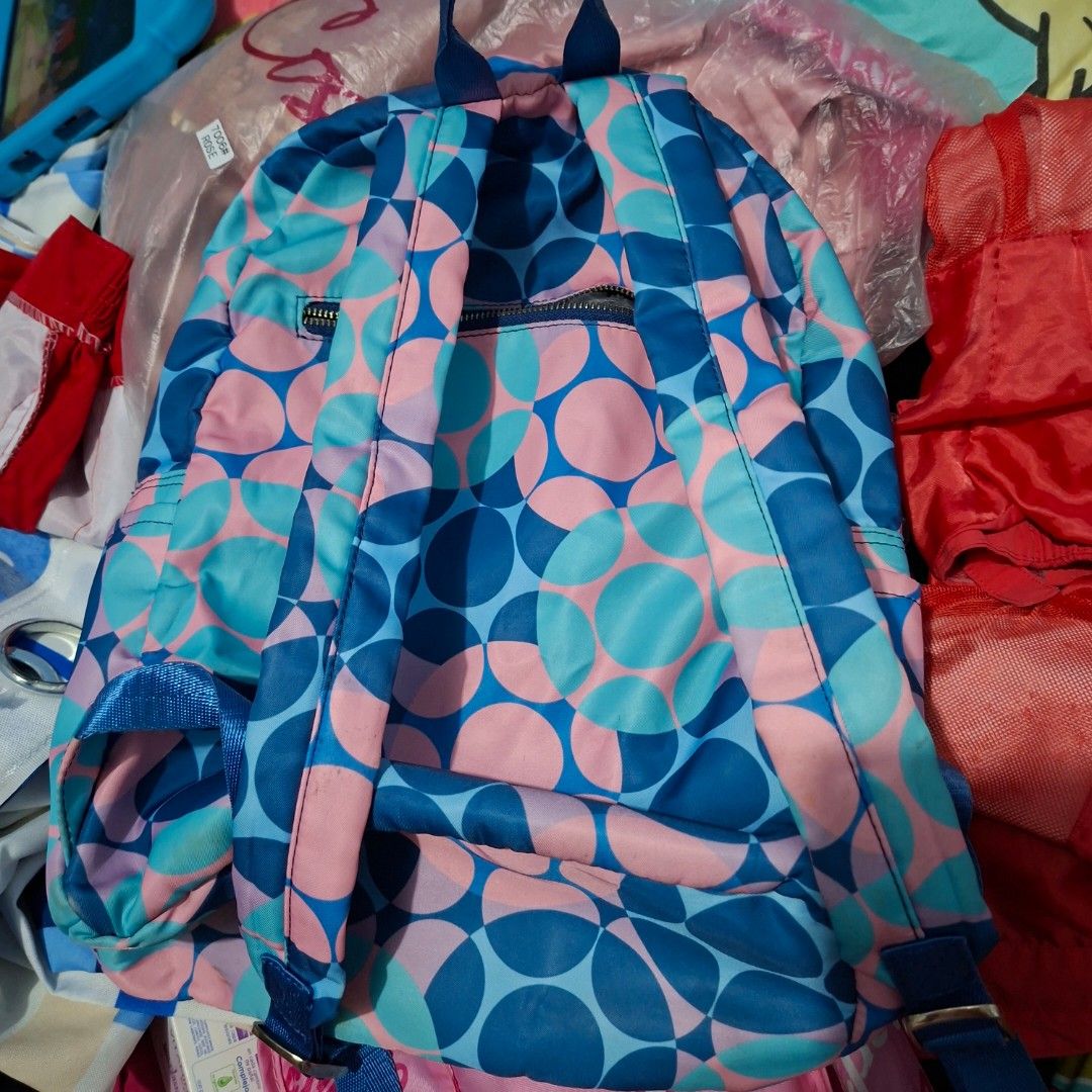 Beverly Hills Polo Club Backpack (Category: Backpacks) located in Cavite. Submitted by sofabinpink (Listing ID 1463492658, Image 2). Description: Flaw: With two main zipper (two way) yung isa nasara yung isa nasasara kaya goods pa din.