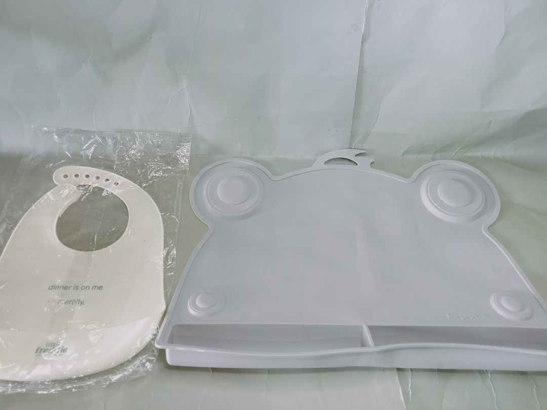 Bib and Toddler Feeder Set (Category: Weaning & Toddler Feeding) located in Rosario. Submitted by elysedeclutter (Listing ID 1463383517, Image 2). Description: .