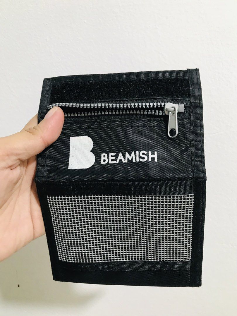 BIFOLD WALLET (Category: Wallets & Card Holders) located in Gamu. Submitted by 2022bagsbunny (Listing ID 1463382084, Image 2). Description: .