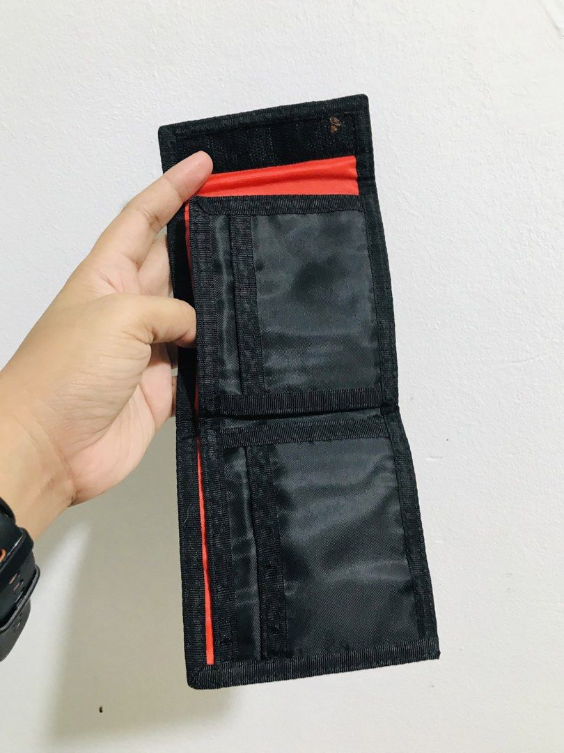 BIFOLD WALLET (Category: Wallets & Card Holders) located in Gamu. Submitted by 2022bagsbunny (Listing ID 1463382197, Image 3). Description: .