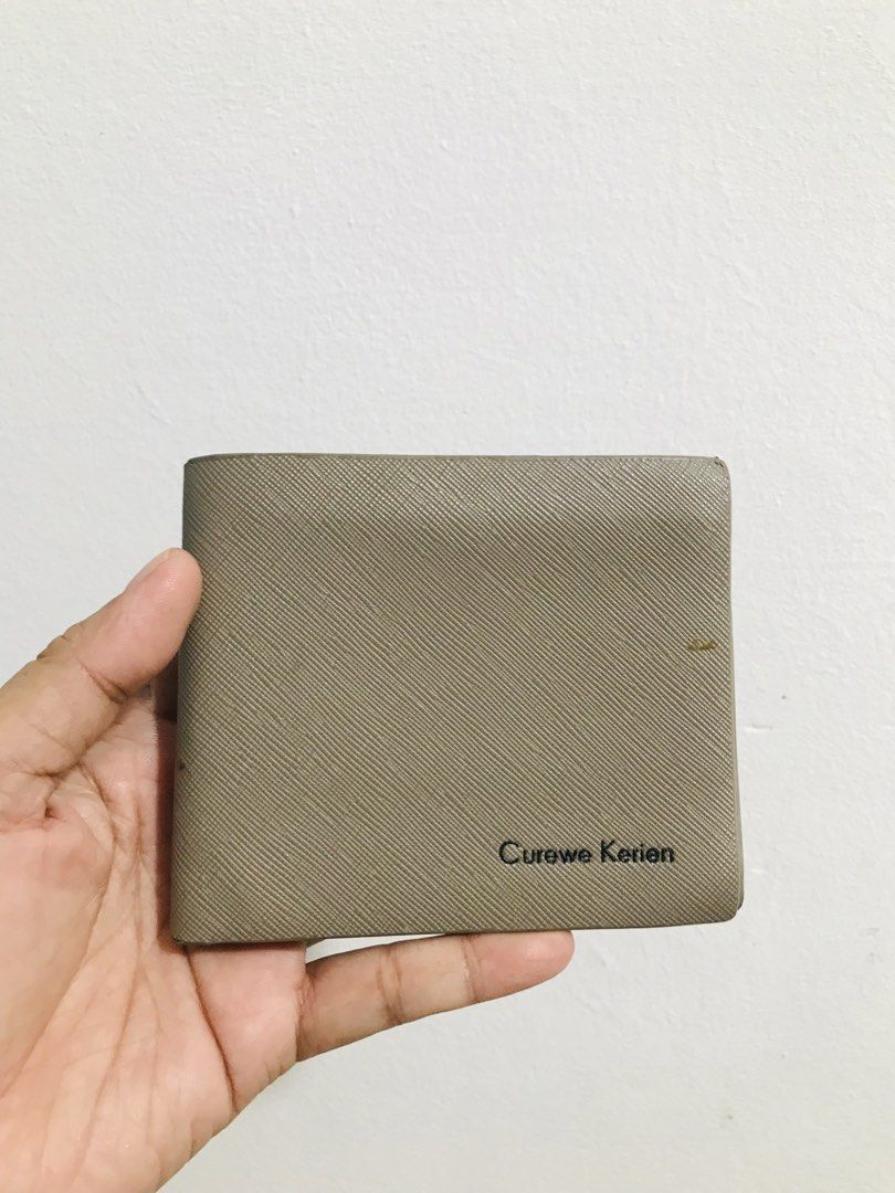 BIFOLD WALLET (Category: Wallets & Card Holders) located in Gamu. Submitted by 2022bagsbunny (Listing ID 1463390361, Image 1). Description: .