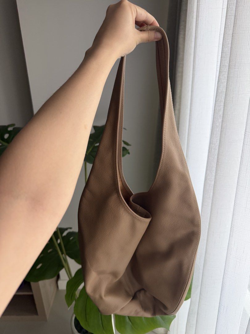 Big Bag Theory Tallulah Cream (Category: Shoulder Bags) located in Paranaque City. Submitted by declutterwithrs (Listing ID 1463329553, Image 2). Description: - Made from real leather, purchased around 5K from Big Bag Theory - Soft taupe leather hobo bag - Comfortable shoulder strap - Perfect everyday bag.
