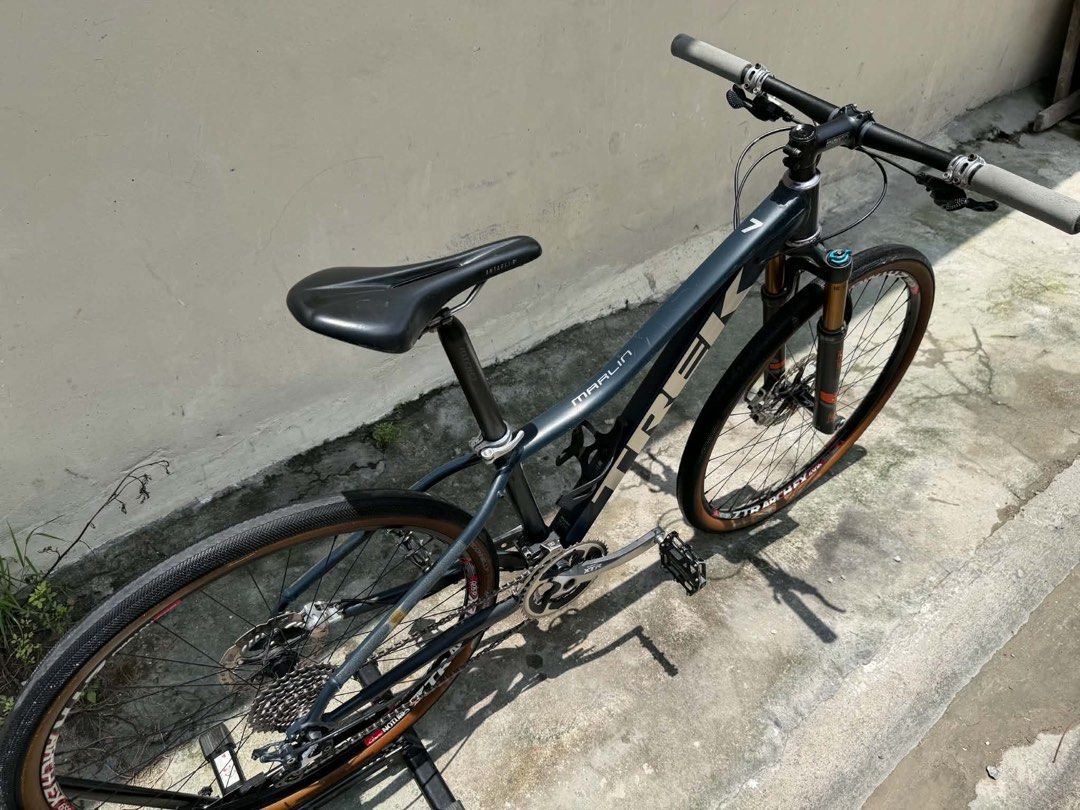 Bike (Category: Bicycles) located in Quezon City. Submitted by kathymd96 (Listing ID 1463331318, Image 3). Description: MTB TREK 27.5 marlin 7 groupset : xtr 9speed brakeset : HOPE headset : chris king shocks : fox 32 wheelset : ztr crest ,hubs xt ₱100,000 negotiable.