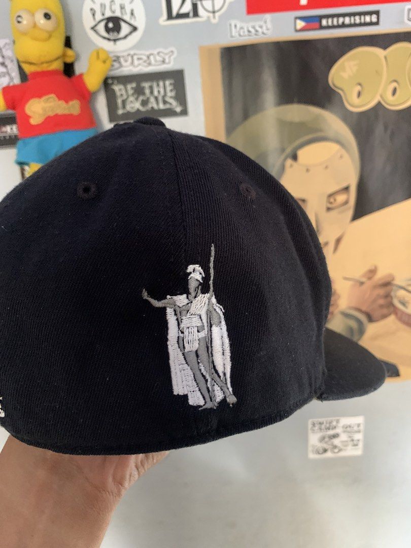 Billabong Vintage Fitted Cap Rare (Category: Caps & Hats) located in Cavite. Submitted by good.garments (Listing ID 1463378769, Image 2). Description: - Black Billabong fitted cap - Iconic Billabong logo on front - Hawaii outline design on side - Plaid pattern inside under brim - Size: 7 1/4 - 7 5/8.