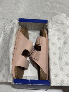 (Category: ) located in . Submitted by marie16_secondhandclothes (Listing ID 1463430001, Image 1). Description: .