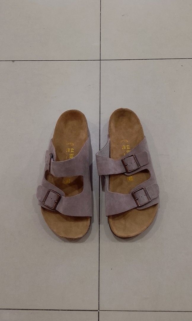 BIRKENSTOCK ARIZONA SUEDE (Category: Slippers & Slides) located in Iloilo. Submitted by skerittt (Listing ID 1463412761, Image 1). Description: BIRKENSTOCK ARIZONA SUEDE SIZE 44 NO FLAWS.