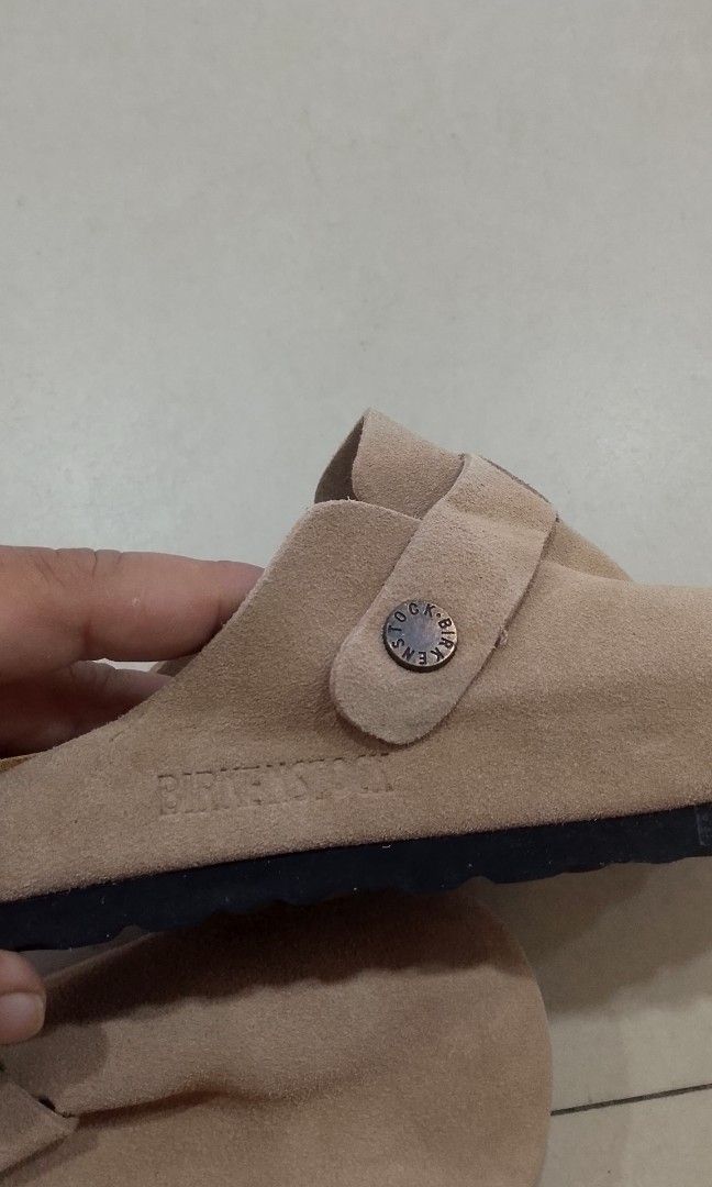 BIRKENSTOCK CLOGS SUEDE (Category: Slippers and slides) located in Iloilo. Submitted by skerittt (Listing ID 1463412090, Image 3). Description: BIRKENSTOCK CLOGS SUEDE SIZE 39 NO FLAWS.