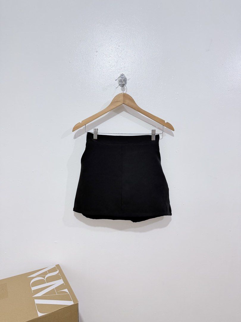 BKK Betty Coords (Top & Skort) (Category: Sets or Coordinates) located in Quezon City. Submitted by h.eart (Listing ID 1463531088, Image 3). Description: Bought in BKK Freesize (B: 32-36, W: 25-28) Button down too Skort with Pockets Thick Fabric No when worn Last price posted.