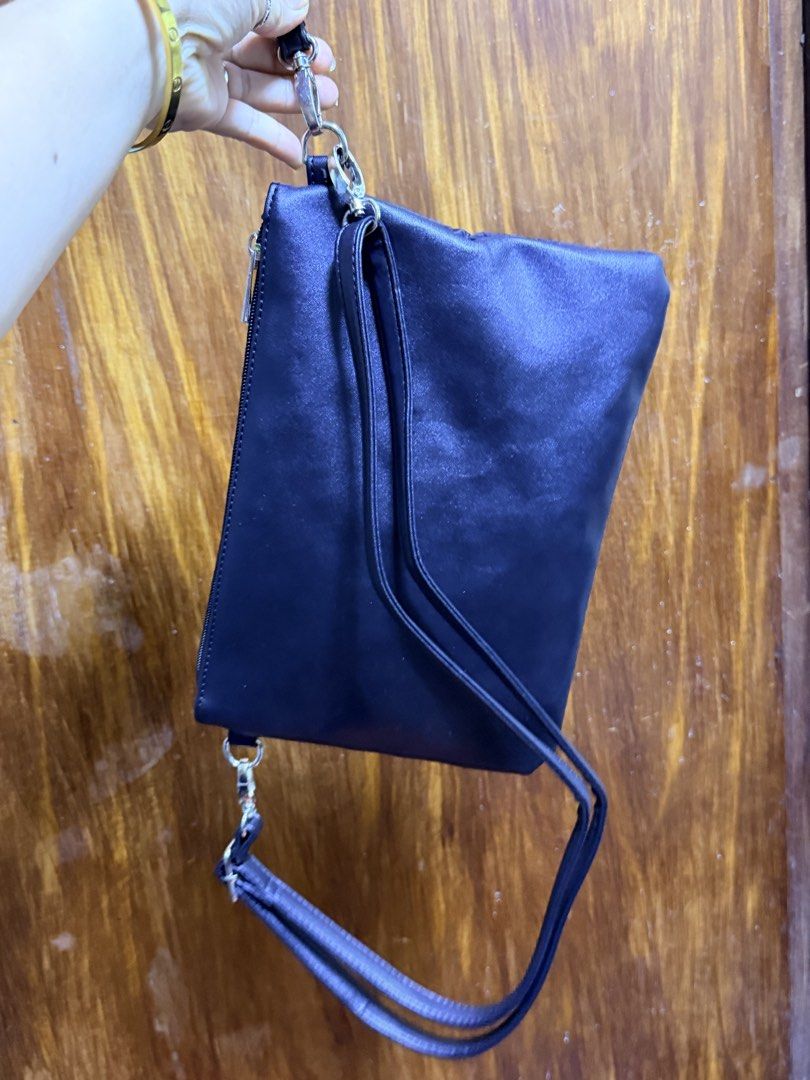 Black Crossbody Bag with US State Names (Category: Cross-body Bags) located in Paete. Submitted by skydruemadison (Listing ID 1463416690, Image 3). Description: - Stylish black crossbody bag with a detachable smaller pouch. - Unique white US state name prints for a touch of wanderlust. - Adjustable strap for comfortable, customized wear. - Secure zipper closure on both the main bag and the pouch. - Made from lightweight material, perfect for all-