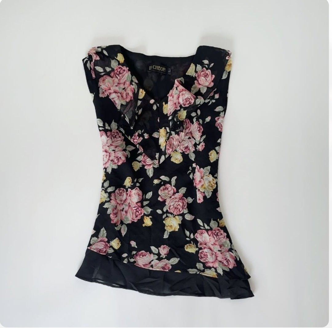 Black Floral Ruffle Top B38 size s-m (Category: Sleeveless) located in Villanueva. Submitted by moth.ph (Listing ID 1463501958, Image 2). Description: Black Floral Ruffle Top B38 size s-m.