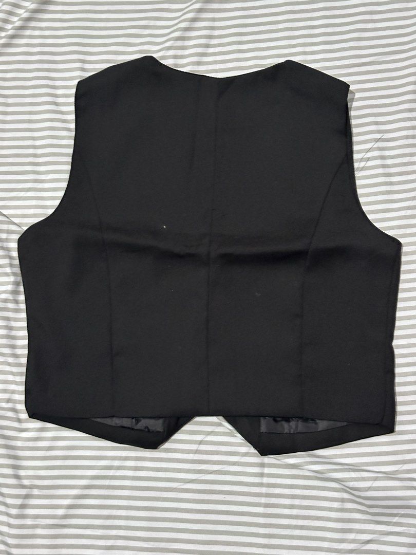 Black Formal Vest (Category: Vests) located in Bulacan. Submitted by chizmiss (Listing ID 1463401047, Image 2). Description: never worn rfs: decluttering .