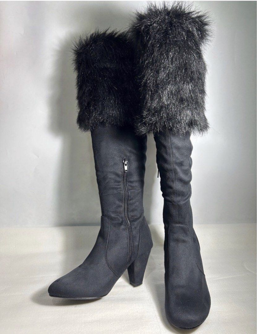 Black suede Fur lined knee high boots (Category: Boots) located in Las Pinas. Submitted by calliahscorner (Listing ID 1463451399, Image 1). Description: 21-22cm insole | flat feet Kindly refer to photo for measurements Check photo for details such as price, measurement and fabric condition. Pls manage your expectation This is preloved, Color may vary due to different screen settings.