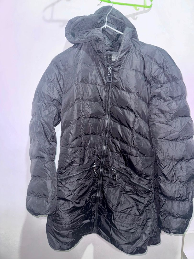 Black Hooded Puffer Jacket (M) (Category: Coats, Jackets and Outerwear) located in Las Pinas. Submitted by stroberriii (Listing ID 1463400296, Image 2). Description: - Black puffer jacket - Attached hood - Full zip front closure - Two zippered front pockets - Lightweight and warm.