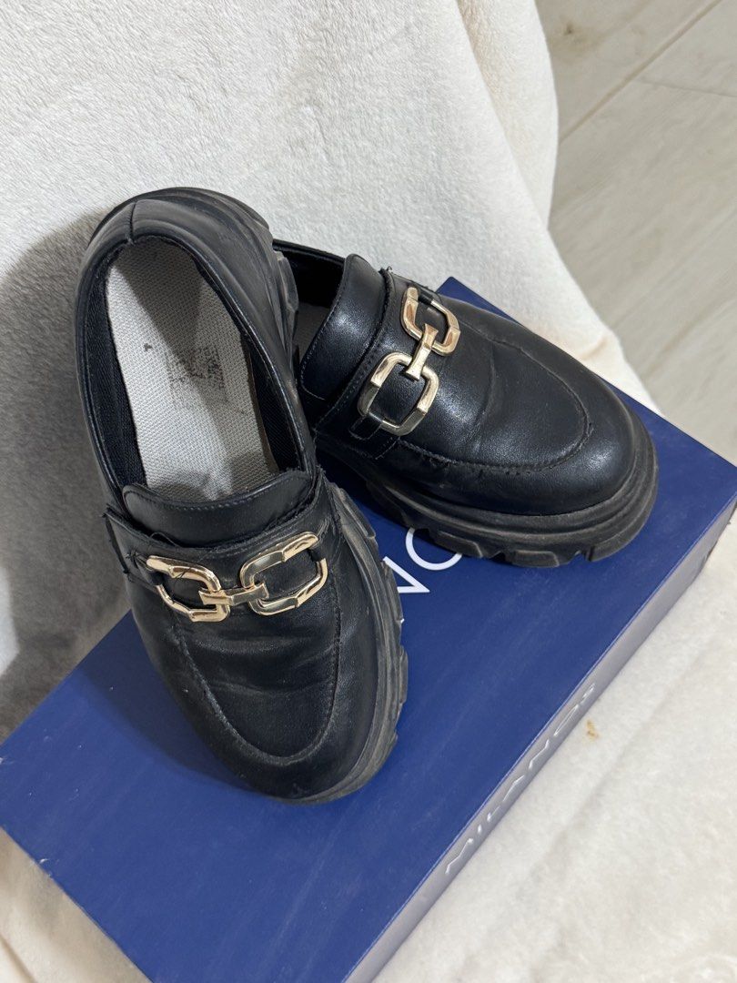 Black Log Sole Loafers (Category: Loafers) located in Bagac. Submitted by danicruz_ (Listing ID 1463500860, Image 2). Description: - Black loafers with gold details - Slightly used - Size 36.