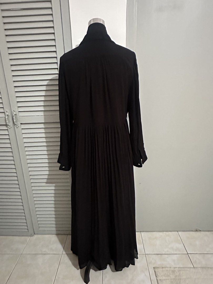Black Long Sleeve Collared Midi Dress (Category: Dresses) located in Subic. Submitted by ruffa_assorted_item (Listing ID 1463367493, Image 2). Description: - Black midi dress - Long sleeves - Collared neckline - Button-up front - Pleated, flowy skirt - Estimated size: Medium - Versatile for casual or semi-formal occasions.