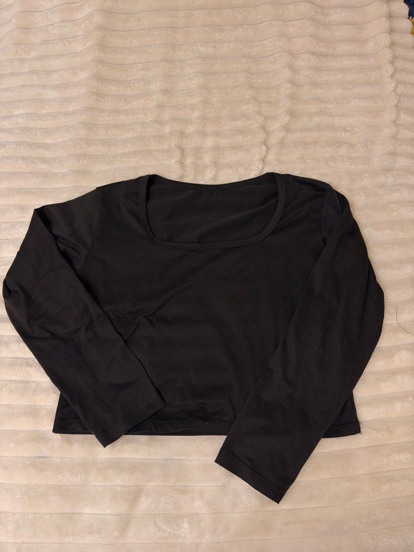 Black Long Sleeve Square Neck Cropped Top (Category: Longsleeves) located in Rizal. Submitted by rianaht (Listing ID 1463404175, Image 1). Description: Basic black long sleeve top - Can fit Large to XL 🌸 RFS: Decluttering 🌸 Delivery only to be shouldered by the buyer. 🌸 Payment via GCash / Maya / Maribank.