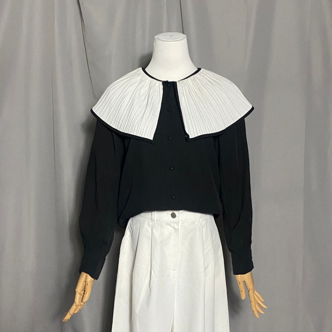 Black long-sleeve button-down with a pleated oversized collar (Category: Longsleeves) located in Las Pinas. Submitted by ipickyou (Listing ID 1463452189, Image 1). Description: Unwashed 𝗠𝗲𝗮𝘀𝘂𝗿𝗲𝗺𝗲𝗻𝘁𝘀 𝘄𝗵𝗲𝗻 𝗹𝗮𝗶𝗱 𝗳𝗹𝗮𝘁: -Shoulder to shoulder: 16” -Armpit to armpit: 20” -Length: 24” .