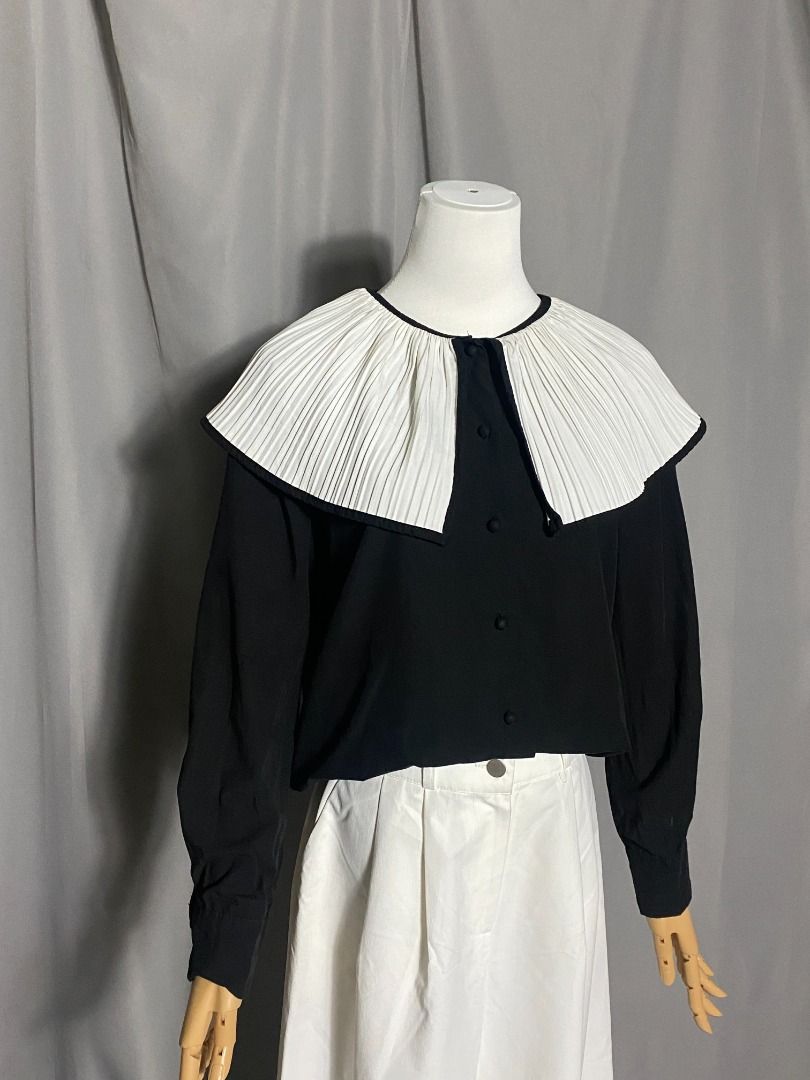 Black long-sleeve button-down with a pleated oversized collar (Category: Longsleeves) located in Las Pinas. Submitted by ipickyou (Listing ID 1463452189, Image 2). Description: Unwashed 𝗠𝗲𝗮𝘀𝘂𝗿𝗲𝗺𝗲𝗻𝘁𝘀 𝘄𝗵𝗲𝗻 𝗹𝗮𝗶𝗱 𝗳𝗹𝗮𝘁: -Shoulder to shoulder: 16” -Armpit to armpit: 20” -Length: 24” .