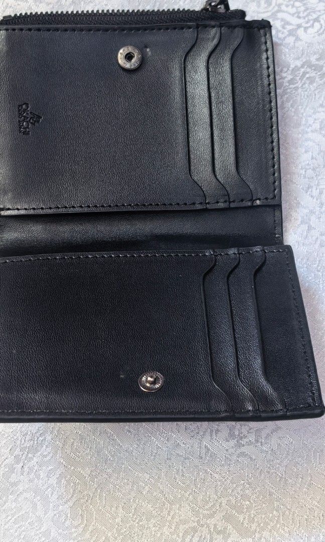 BLACK men's Wallet from Japan (Category: Belt bags, Clutches and Pouches) located in Tuguegarao City. Submitted by zenphoenix-7ad615 (Listing ID 1463356186, Image 3). Description: Men's wallet With card holder and zipper slot.