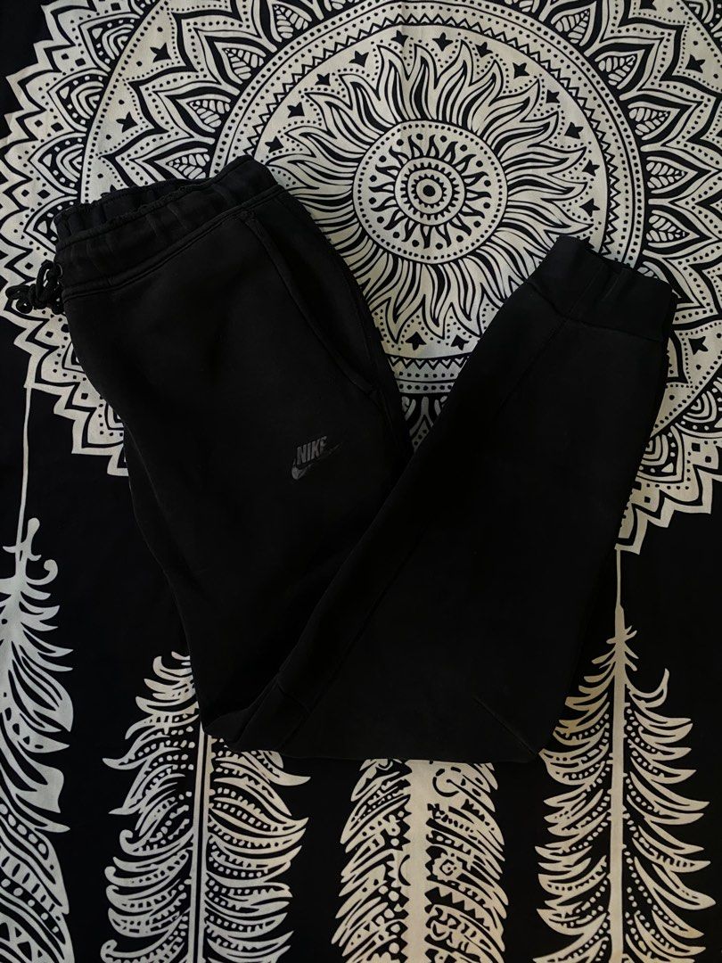 Black Nike Fleece Jogger (Category: Joggers) located in Cavite. Submitted by batang_etivac (Listing ID 1463455217, Image 1). Description: Fleece Jogger excelent Condi Meet up sa malapit lalamove o JNT sa malayo.