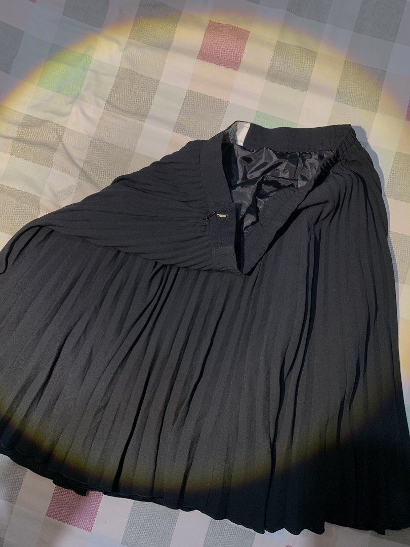 Black Pleated Midi Skirt (Category: Skirts) located in Rizal. Submitted by pcesspscl145 (Listing ID 1463443122, Image 3). Description: - Classic black midi skirt - Elegant pleats for a flattering silhouette - Comfortable elastic waistband - Secure hook and eye closure - Fully lined for opacity and comfort - Effortlessly dress up or down - Perfect for pairing with various tops.
