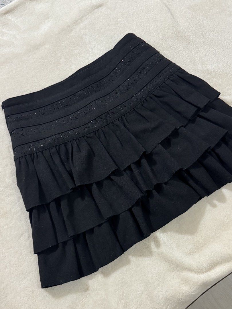Black Retro Skirt with Ruffles (Category: Skirts) located in Bagac. Submitted by danicruz_ (Listing ID 1463495108, Image 2). Description: - Black Retro Skirt With Ruffles Perfect for Parties and Events - Size Small to Medium - slightly used .