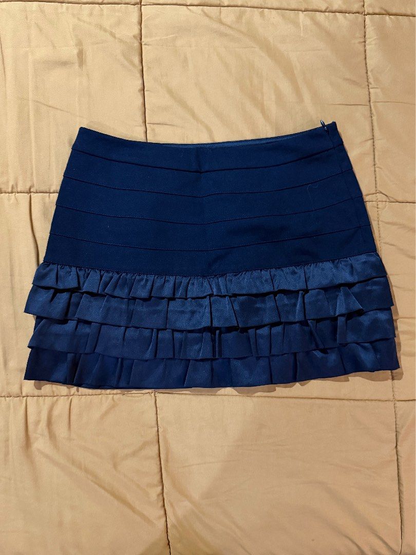 Black Ruffled Mini Skirt (Category: Skirts) located in Mandaluyong City. Submitted by xela.tings (Listing ID 1463453608, Image 1). Description: Horizontal pleating detail on the front Ruffled satin trim along the hem Side zipper closure .