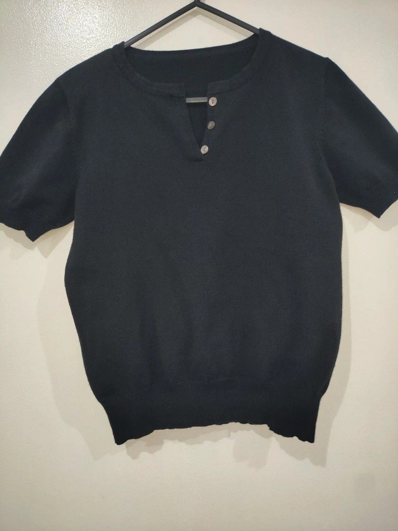 Black Short Sleeve Henley Knit Top (Category: Blouses) located in Quezon City. Submitted by maxsab (Listing ID 1463493964, Image 1). Description: - Black short sleeve knit top - Henley neckline with 3 buttons - Soft and stretchy material - Ideal for casual wear or layering - Pairs easily with jeans or skirts.