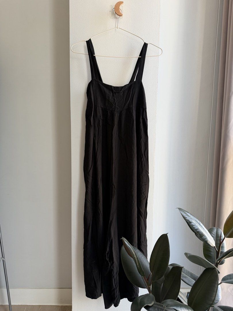 Black Sleeveless Wide Leg Jumpsuit (Category: Jumpsuits) located in Makati City. Submitted by ariannelaz54133 (Listing ID 1463553554, Image 1). Description: - Black wide leg jumpsuit - Adjustable straps for a perfect fit - Versatile: great for layering or wearing on its own - Fabric with a beautiful drape - Easy to dress up or down - Perfect for casual outings or relaxed evenings.