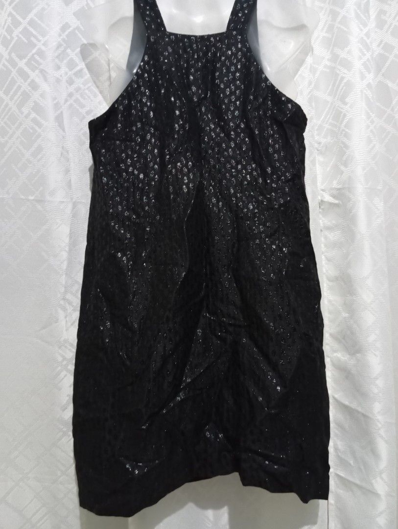 Black Sparkly Sleeveless Top (Category: Sleeveless) located in Dasmarinas. Submitted by kei05 (Listing ID 1463434971, Image 3). Description: - Sleeveless black top - All-over sparkly pattern - Textured fabric feel - Perfect for dressing up or down - Easily pairs with skirts or pants - Great worn alone or layered Dimension: Breast 36 inches Length 35 inches.
