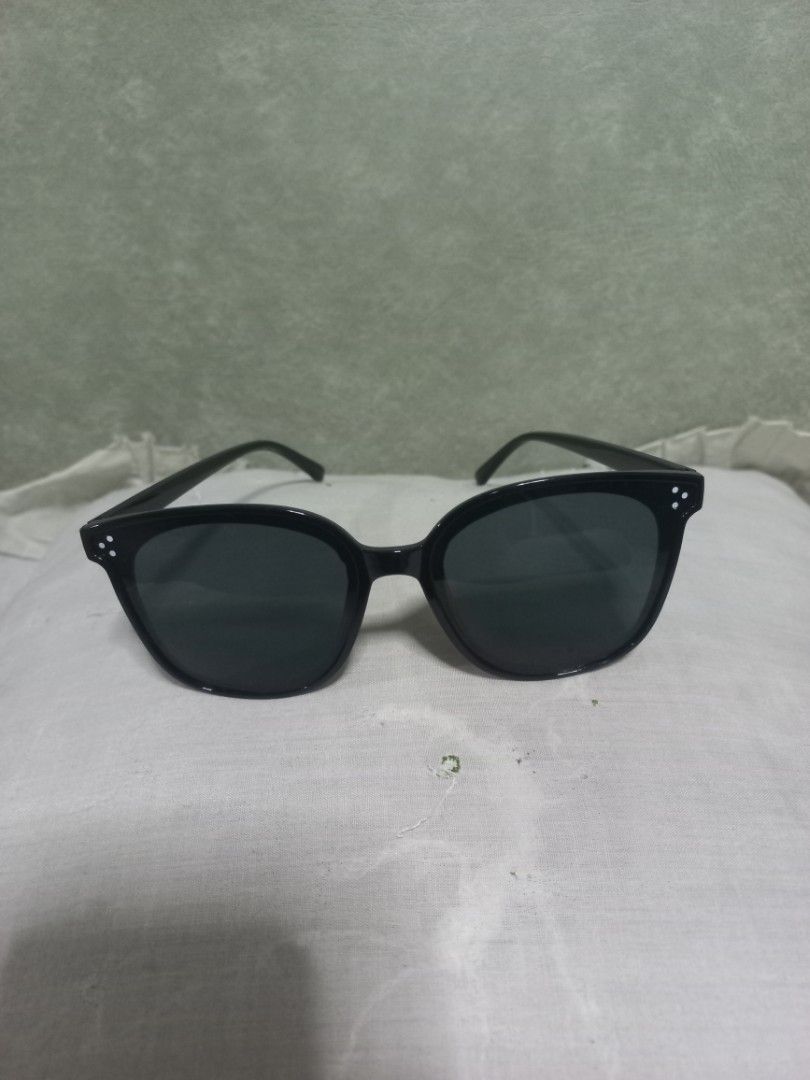 Black Square Frame Sunglasses (Category: Sunglasses & Eyewear) located in Quezon City. Submitted by msdcshop (Listing ID 1463341644, Image 1). Description: - Classic black square frames - Dark lenses for excellent sun protection - Subtle dot detail on frame corners - Stylish accessory for any outfit - Perfect for sunny days out - Offers good coverage and a great look.