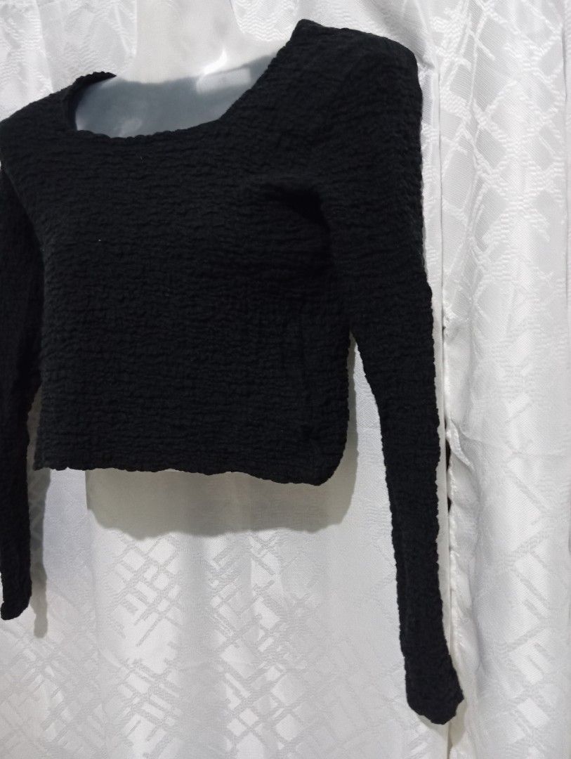 Black textured long-sleeved top (Category: Longsleeves) located in Dasmarinas. Submitted by kei05 (Listing ID 1463436448, Image 2). Description: - Black long-sleeved top - Textured fabric - Crew neck - Made in Korea -Stretchable knitted - Cropped fit - Ideal for layering or wearing solo.