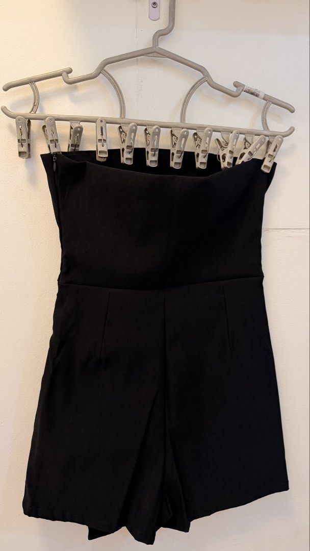 Black Tube Jumpshort (Category: Dresses) located in Angeles City. Submitted by hooni_park (Listing ID 1463482110, Image 3). Description: - Black strapless mini dress - Fitted, structured bodice - Asymmetrical hemline - Side zipper closure - Ideal for parties or a night out.