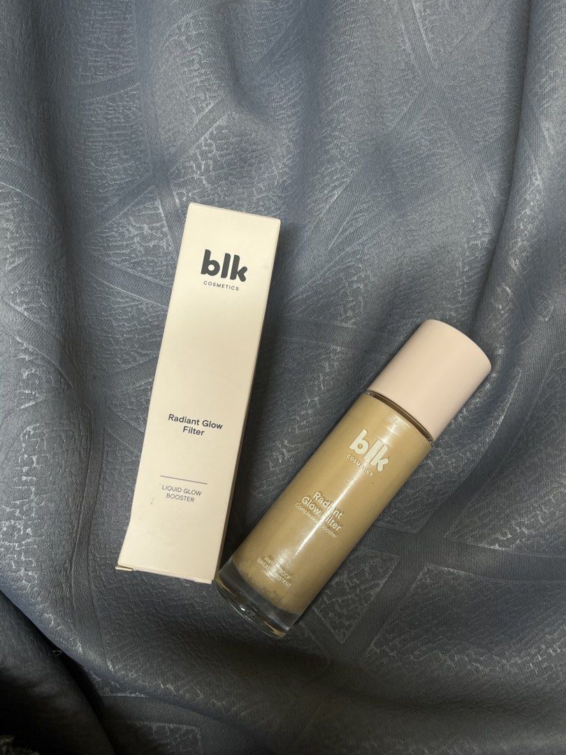 blk cosmetics Radiant Glow Filter Liquid Glow Booster (Category: Makeup) located in Cavite. Submitted by bellewii (Listing ID 1463480038, Image 1). Description: - blk cosmetics Radiant Glow Filter - Liquid glow booster for a radiant complexion - Waterproof and sweat-resistant - Provides a beautiful, radiant finish - Used once, 99% .
