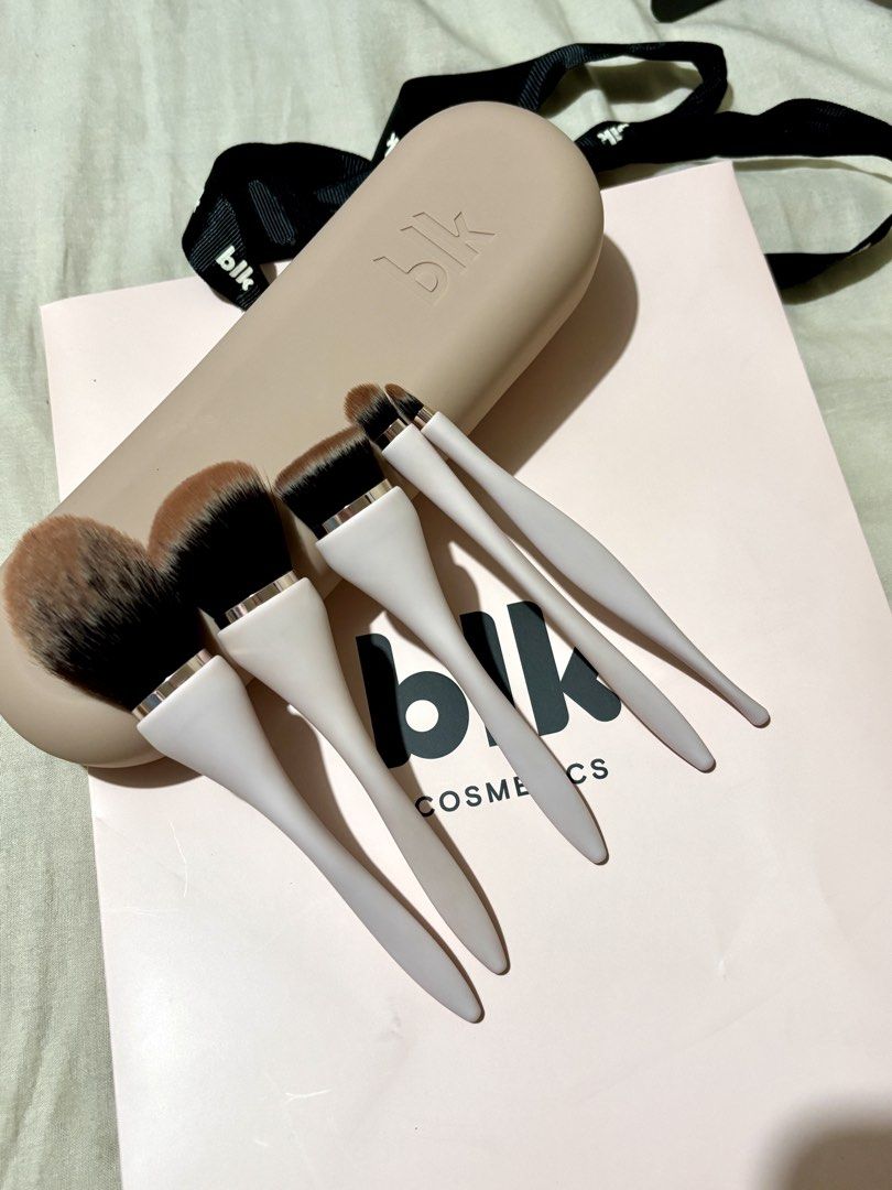 Blk Daydream Travel Brush Set with Case (Category: Makeup) located in Valenzuela. Submitted by ven1se (Listing ID 1463473549, Image 1). Description: - BLK Cosmetics Makeup Brush Set - Includes paper bag and cleaning case - 5 brushes with different sizes - Used thrice Original price: 1,299 MOP: Gcash (Negotiable but STRICTLY no COD).