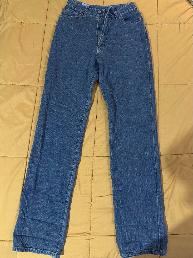 Blueway Basic Denim Jeans (Category: Jeans) located in Mandaluyong City. Submitted by xela.tings (Listing ID 1463456651, Image 1). Description: Classic blue denim jeans Highwaisted straight-leg Soft denim fabric For the tall girlies .