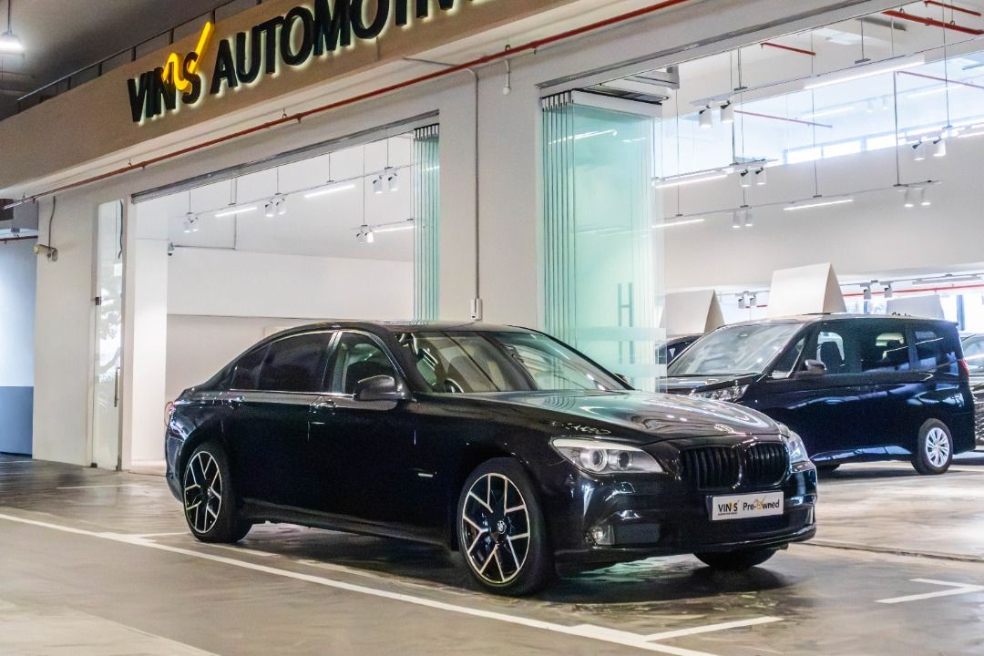 BMW 7 Series 740Li Sunroof (COE till 07/2030) Auto (Category: Used Cars) located in Singapore. Submitted by vinsautogroup (Listing ID 1463375229, Image 1). Description: Consignment Unit Vehicle Features: Powerful N54 3.0L 6 cylinders inline TwinPower turbocharged engine producing 321bhp, 450nm of torque, 6 speed auto transmission, RWD. Accessories: 20" sports rims, M multi function steering wheel, soft close suction doors, Sunroof, rear air condi