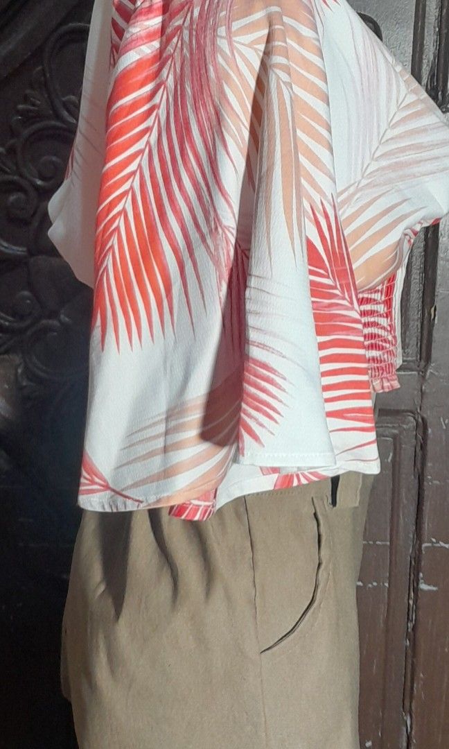 Bn Top (Category: Blouses) located in Batangas. Submitted by norskieshoppe (Listing ID 1463438406, Image 2). Description: s- m nice when worn.