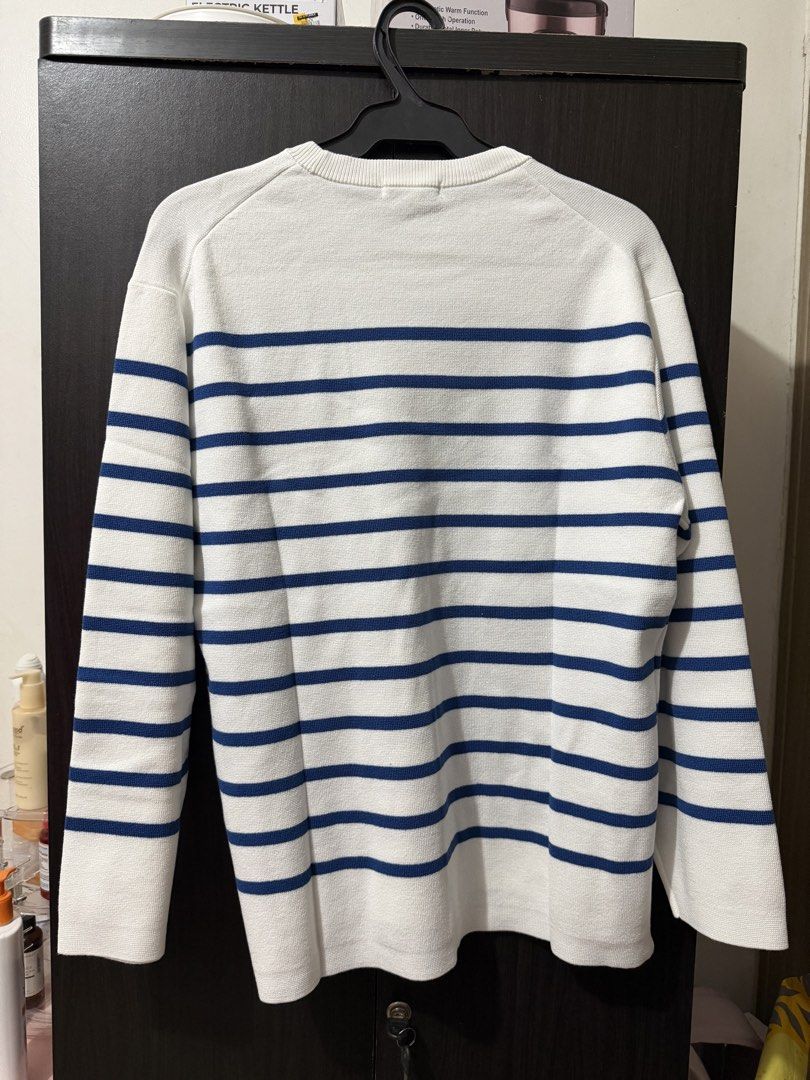 BNEW GU Milano Striped Sweater (Category: Coats, Jackets and Outerwear) located in Dasmarinas. Submitted by kimmoraaa245312 (Listing ID 1463431952, Image 3). Description: - BNEW GU Milano Striped Sweater - Men’s sizing: S - Can fit Large body frame (women) - 850 + sf - Lalamove or J&T shipping 📍Pasay, Metro Manila .
