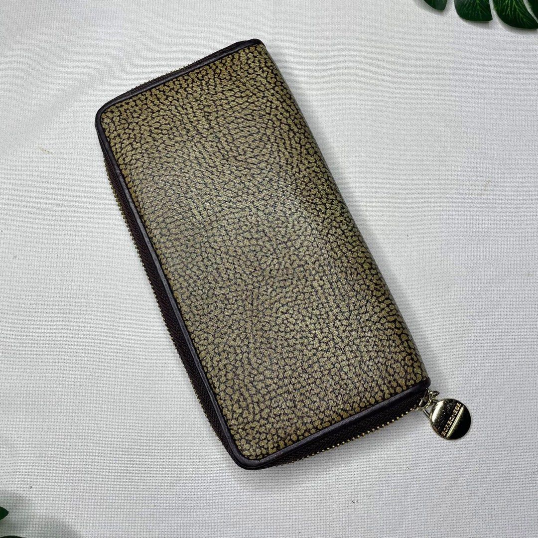 Borbonese Wallet Zip Around (Category: Wallets & Card holders) located in Placer. Submitted by talaalond61563 (Listing ID 1463355988, Image 3). Description: - Classic Borbonese wallet - Features signature Borbonese print - Secure zip-around closure - Ample card slots and compartments - Stylish dark purple interior - Elegant gold-tone hardware and charm - Ideal for everyday use.