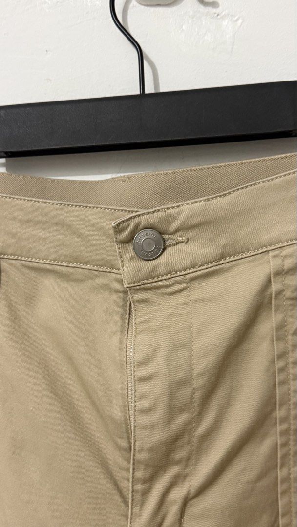 Bossini chino culottes (Category: Other Bottoms) located in Cordova. Submitted by thedecluterrer (Listing ID 1463331366, Image 2). Description: Waist 29-32” Length 31”.