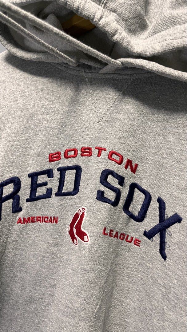 Boston Red Sox Grey Hoodie (Category: Coats, Jackets and Outerwear) located in Cabuyao City. Submitted by bulandos (Listing ID 1463437121, Image 3). Description: - Grey Boston Red Sox hoodie - Embroidered 'Boston Red Sox' text - Features Red Sox logo - Front pocket - Hood with drawstrings - Made in Pakistan - Ideal for Red Sox fans.