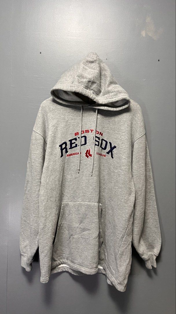 Boston Red Sox Grey Hoodie (Category: Coats, Jackets and Outerwear) located in Cabuyao City. Submitted by bulandos (Listing ID 1463437121, Image 1). Description: - Grey Boston Red Sox hoodie - Embroidered 'Boston Red Sox' text - Features Red Sox logo - Front pocket - Hood with drawstrings - Made in Pakistan - Ideal for Red Sox fans.